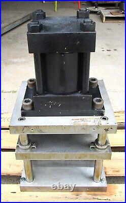 Parker Heavy-Duty Hydraulic Cylinder Ser 2H Mod# 06.00J2HLT14A 3.000 1200psiUsed