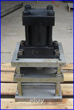 Parker Heavy-Duty Hydraulic Cylinder Ser 2H Mod# 06.00J2HLT14A 3.000 1200psiUsed